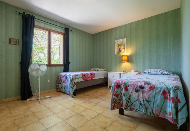 Villa in Saint-Césaire-de-Gauzignan - Vignes Villa in Saint-Césaire-de-Gauzignan - Vignes