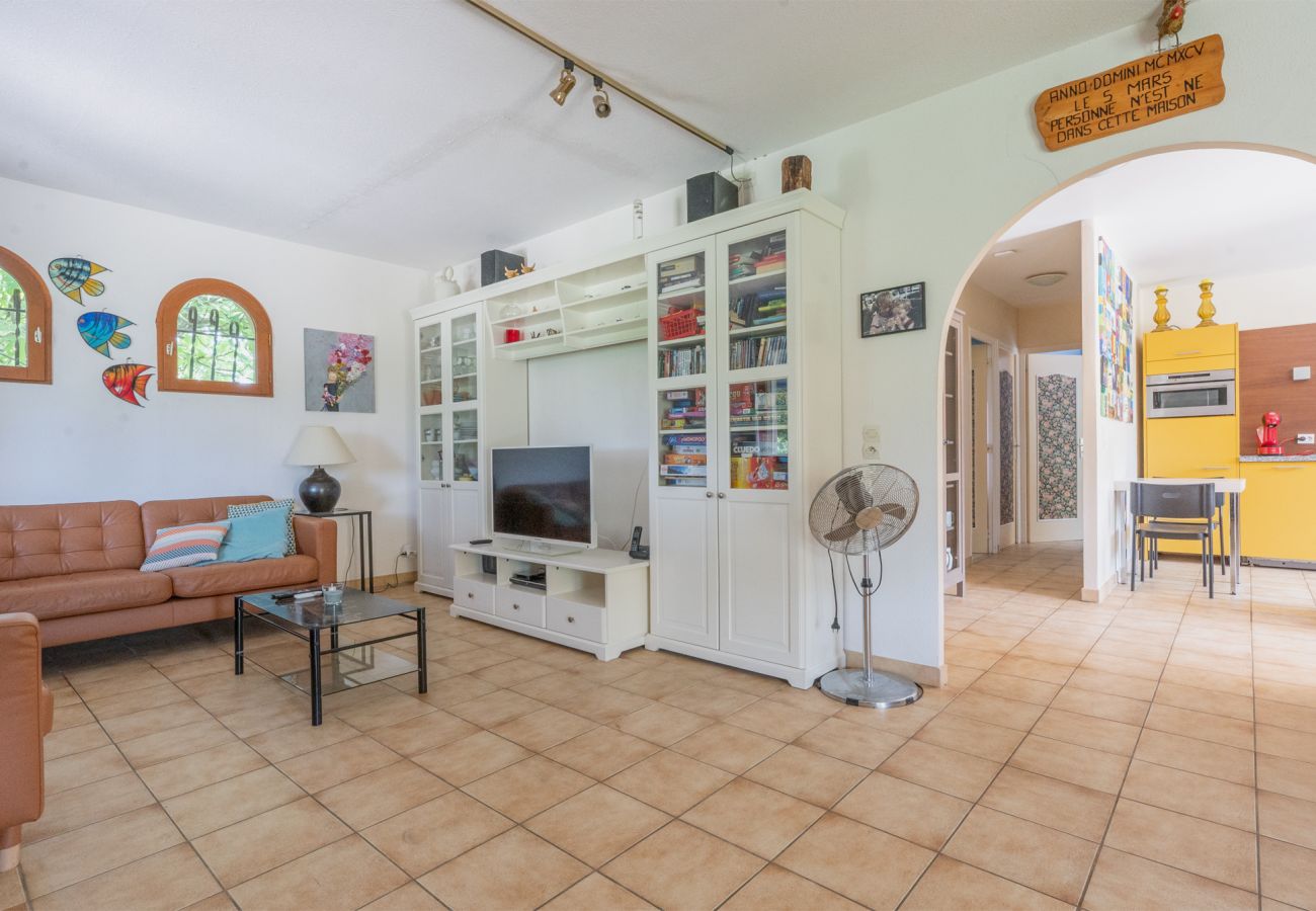 Villa in Saint-Césaire-de-Gauzignan - Vignes