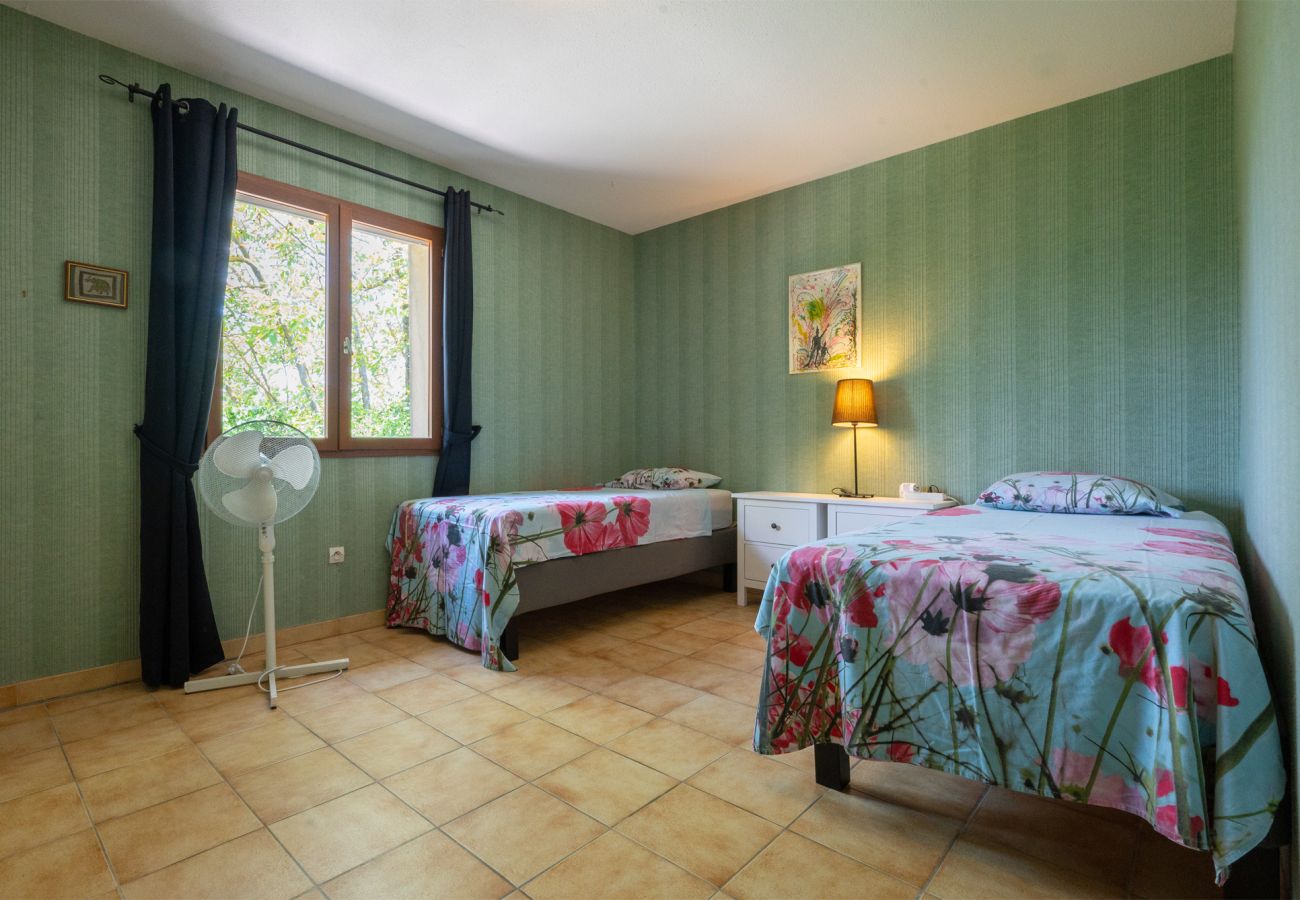 Villa in Saint-Césaire-de-Gauzignan - Vignes