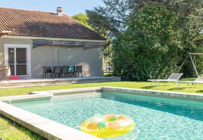 Villa in Saint-Etienne-du-Grès - La Bastide des Alpilles Villa in Saint-Etienne-du-Grès - La Bastide des Alpilles