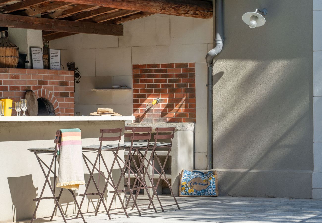 Villa in Saint-Etienne-du-Grès - La Bastide des Alpilles Villa in Saint-Etienne-du-Grès - La Bastide des Alpilles