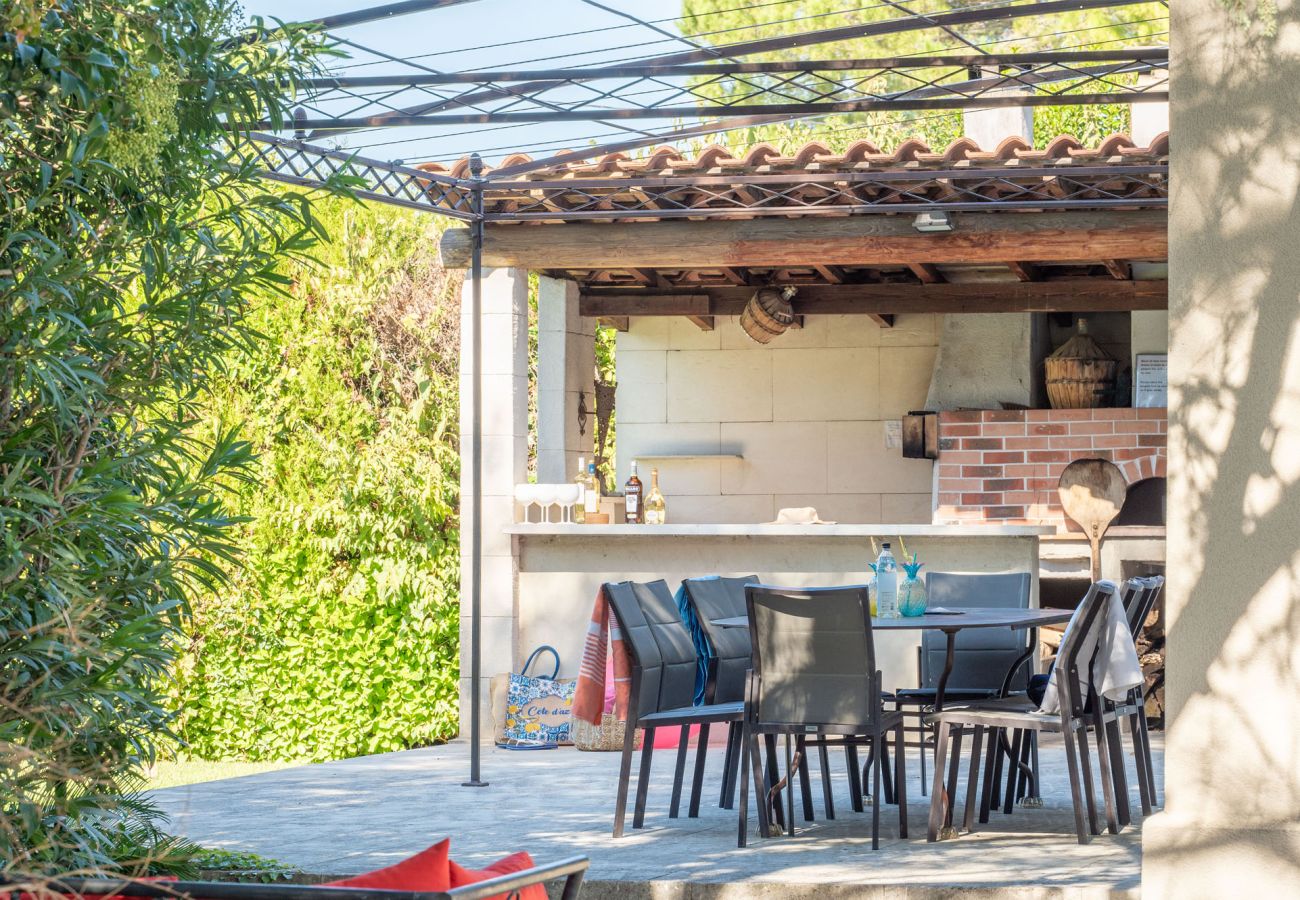 Villa in Saint-Etienne-du-Grès - La Bastide des Alpilles Villa in Saint-Etienne-du-Grès - La Bastide des Alpilles