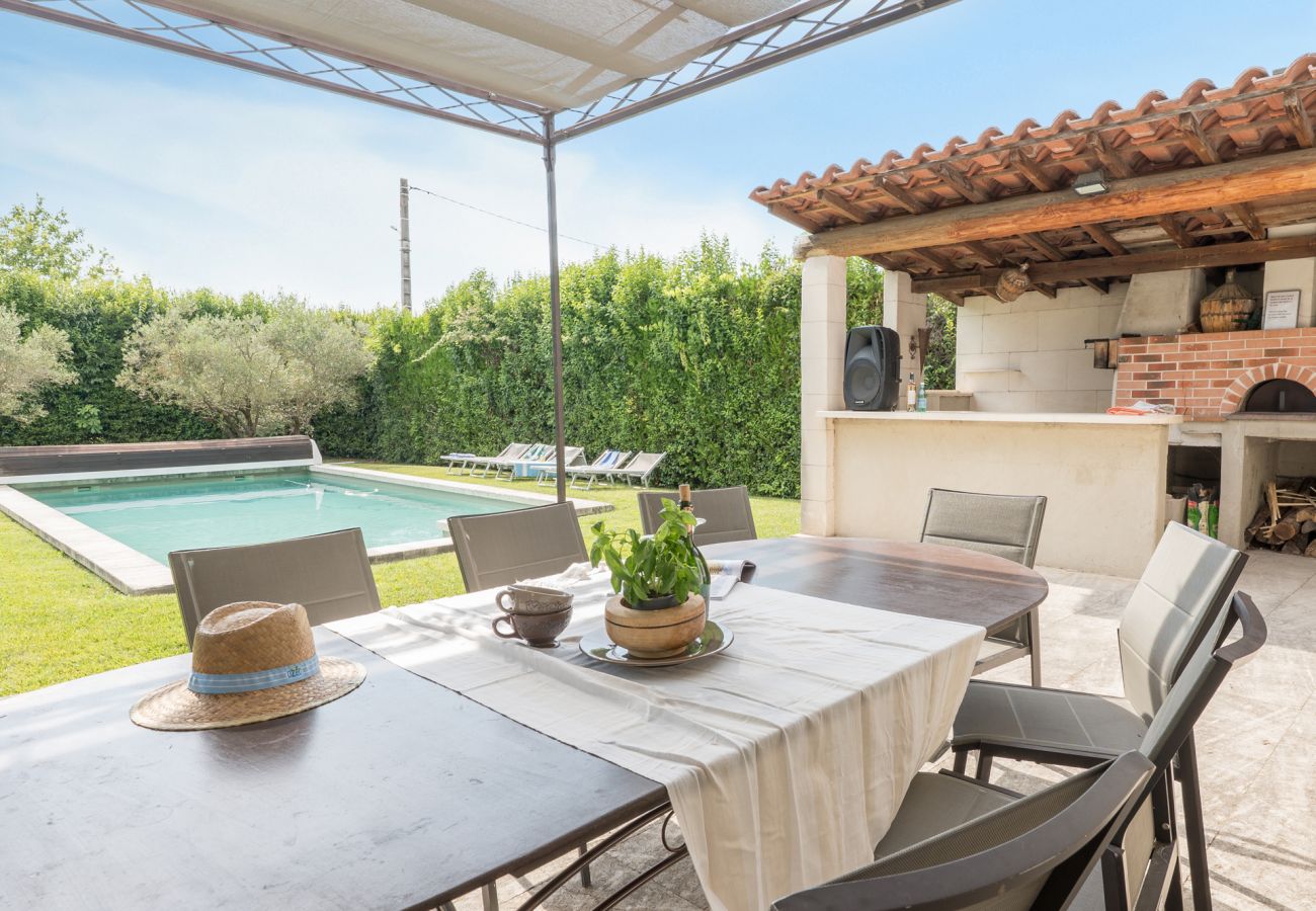 Villa in Saint-Etienne-du-Grès - La Bastide des Alpilles