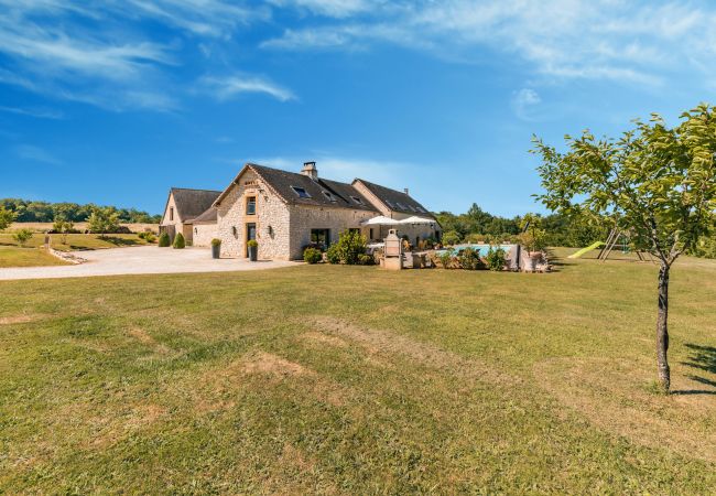 Villa in Saint-Germain-des-Prés - Le Mirambeau Villa in Saint-Germain-des-Prés - Le Mirambeau