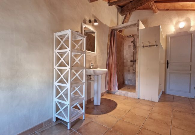 Villa in Saint-Césaire-de-Gauzignan - La Vigneronne Villa in Saint-Césaire-de-Gauzignan - La Vigneronne