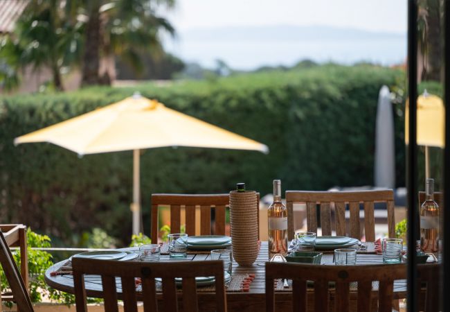 Genießen Sie die Aussicht auf die Bucht von Saint-Tropez im Ferienhaus 83TEIL - privater Pool - Sainte-Maxime, Côte d'Azur