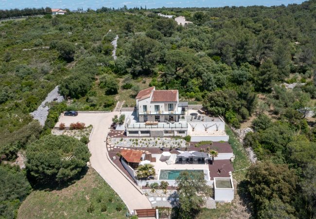 Villa in Nîmes - garrigues