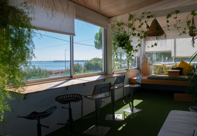Bright room with sea view and workspace