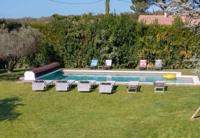 Villa in Saint-Etienne-du-Grès - La Bastide des Alpilles Villa in Saint-Etienne-du-Grès - La Bastide des Alpilles