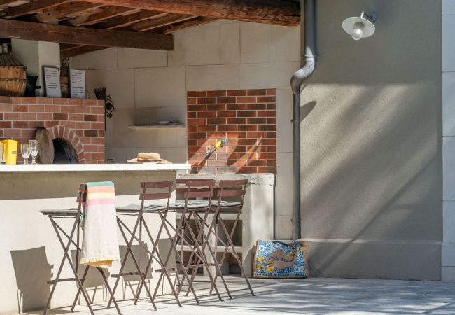 Villa in Saint-Etienne-du-Grès - La Bastide des Alpilles Villa in Saint-Etienne-du-Grès - La Bastide des Alpilles