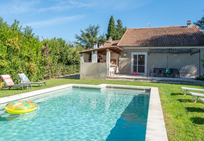 Villa in Saint-Etienne-du-Grès - La Bastide des Alpilles