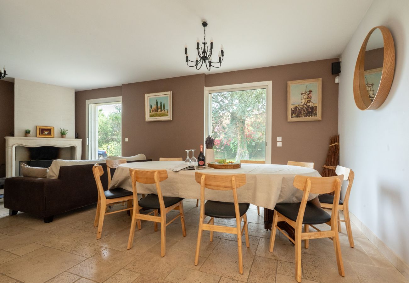 Villa in Saint-Etienne-du-Grès - La Bastide des Alpilles