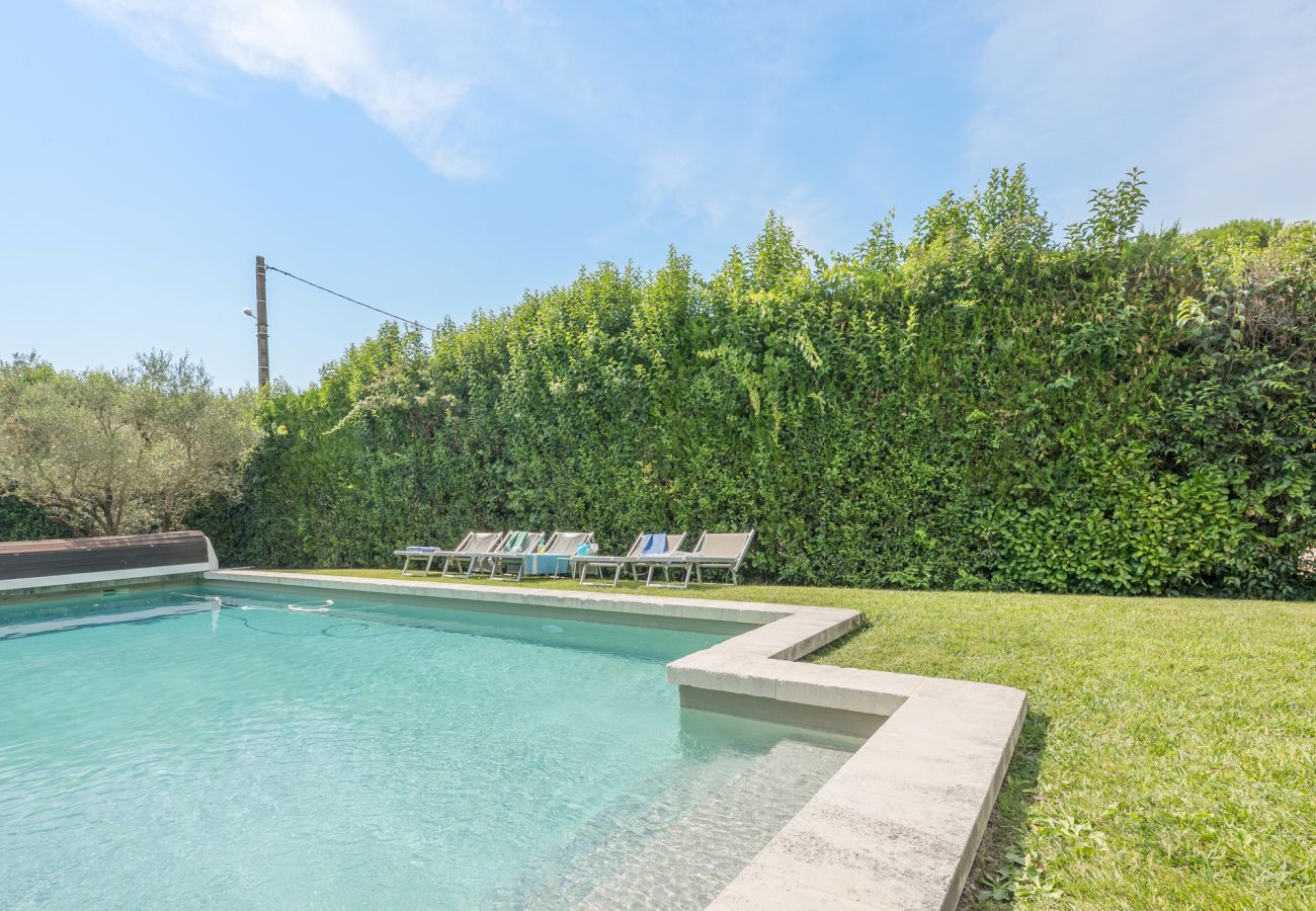 Villa in Saint-Etienne-du-Grès - La Bastide des Alpilles
