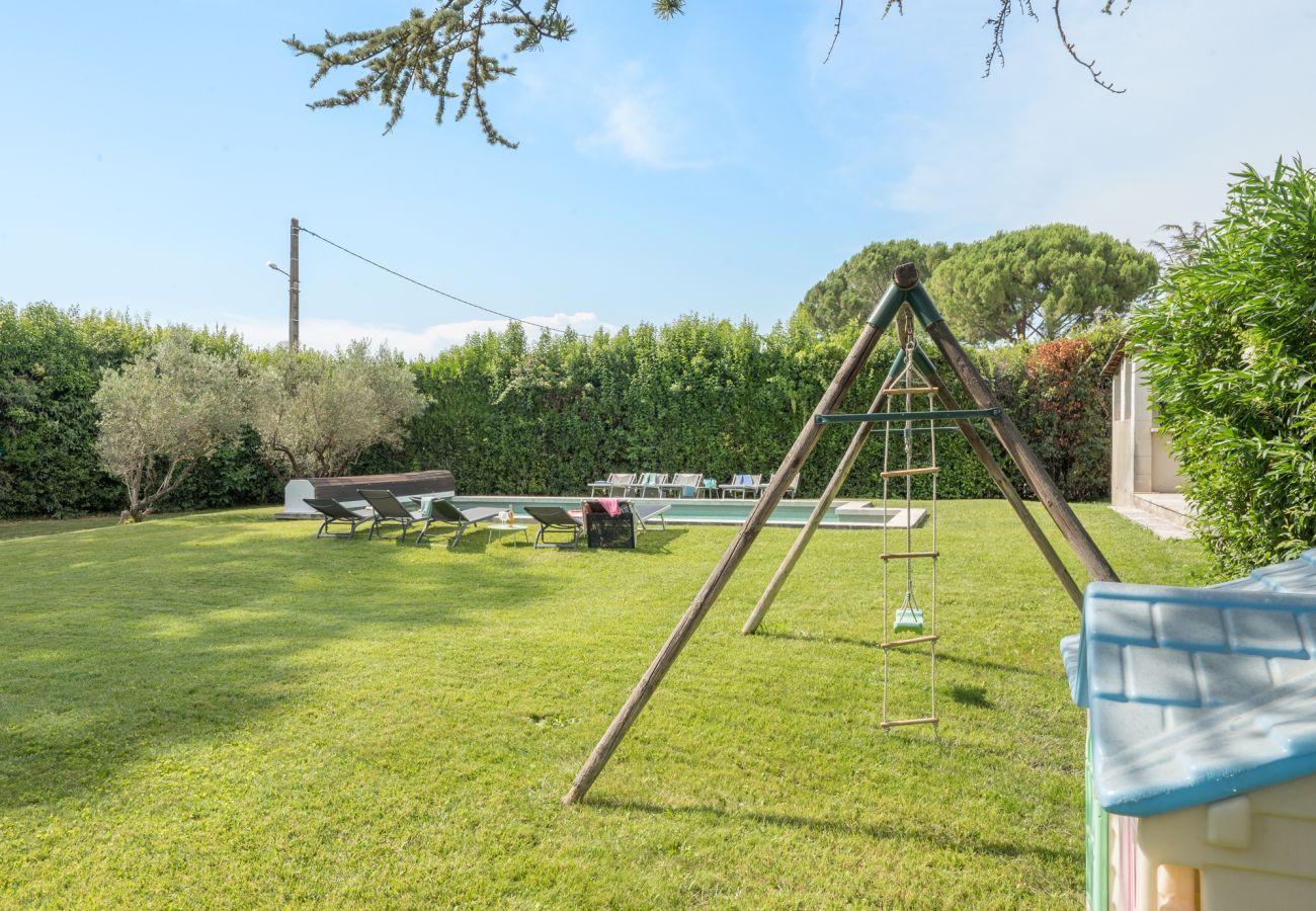 Villa in Saint-Etienne-du-Grès - La Bastide des Alpilles