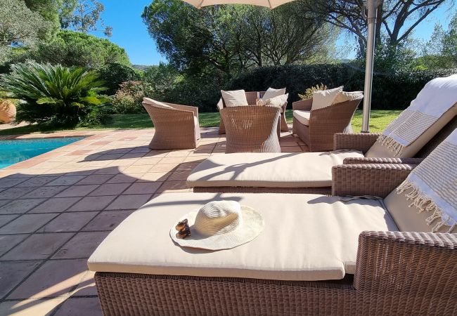 Sunbathing on a luxury lounger by the private pool of vacation home 83VAGU, in golf domain de Valescure, Côte d'Azur