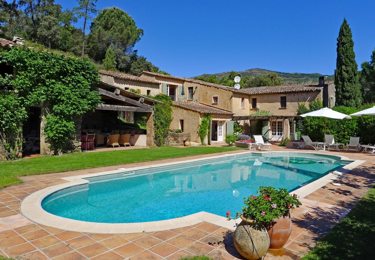 Luxurious family estate with a heated pool and private tennis court in the Provence countryside near Saint-Tropez
