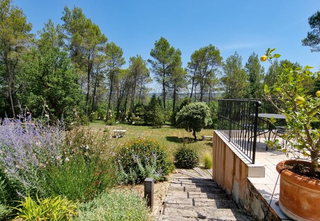 Villa 83Bold, fenced private plot with views and heated pool, Lorgues, Provence