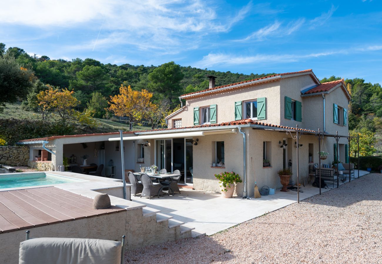 Villa Les Petits Puits - Charming Covered Terrace with Sunshade and BBQ in Provence