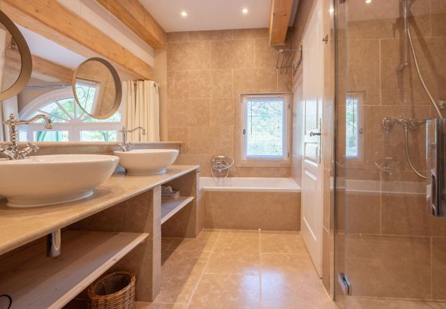 Villa in Cotignac - La Bergerie Caseneuve Villa in Cotignac - La Bergerie Caseneuve