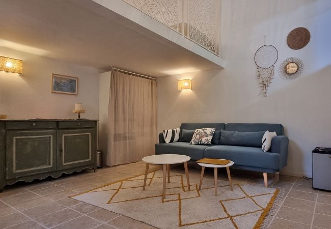 Villa 06LERI - Studio intérieur avec deux lits simples et porte de jardin - Théoule-sur Mer, Côte d'Azur