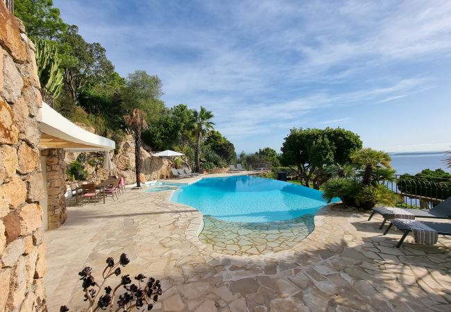 Villa 06LERI - piscine chauffée avec plage, cuisine d'été et vue imprenable sur la mer - Theoule-sur-Mer, Côte d'Azur
