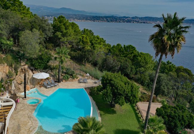 Villa 06LERI - piscine chauffée avec cuisine d'été et vue imprenable sur la mer jusqu'à Cannes - Theoule-sur-Mer, Côte d'Azur