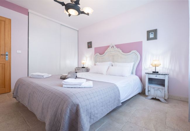 Villa à Saint-Etienne-du-Grès - La Bastide des Alpilles Villa à Saint-Etienne-du-Grès - La Bastide des Alpilles