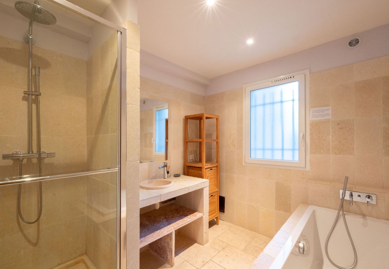 Villa à Saint-Etienne-du-Grès - La Bastide des Alpilles Villa à Saint-Etienne-du-Grès - La Bastide des Alpilles