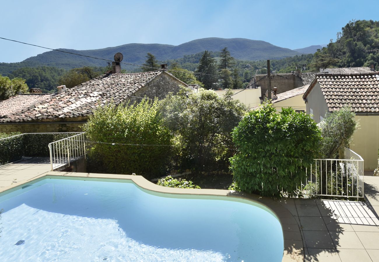 Maison mitoyenne à Méounes-lès-Montrieux - 83MENOU -Menous