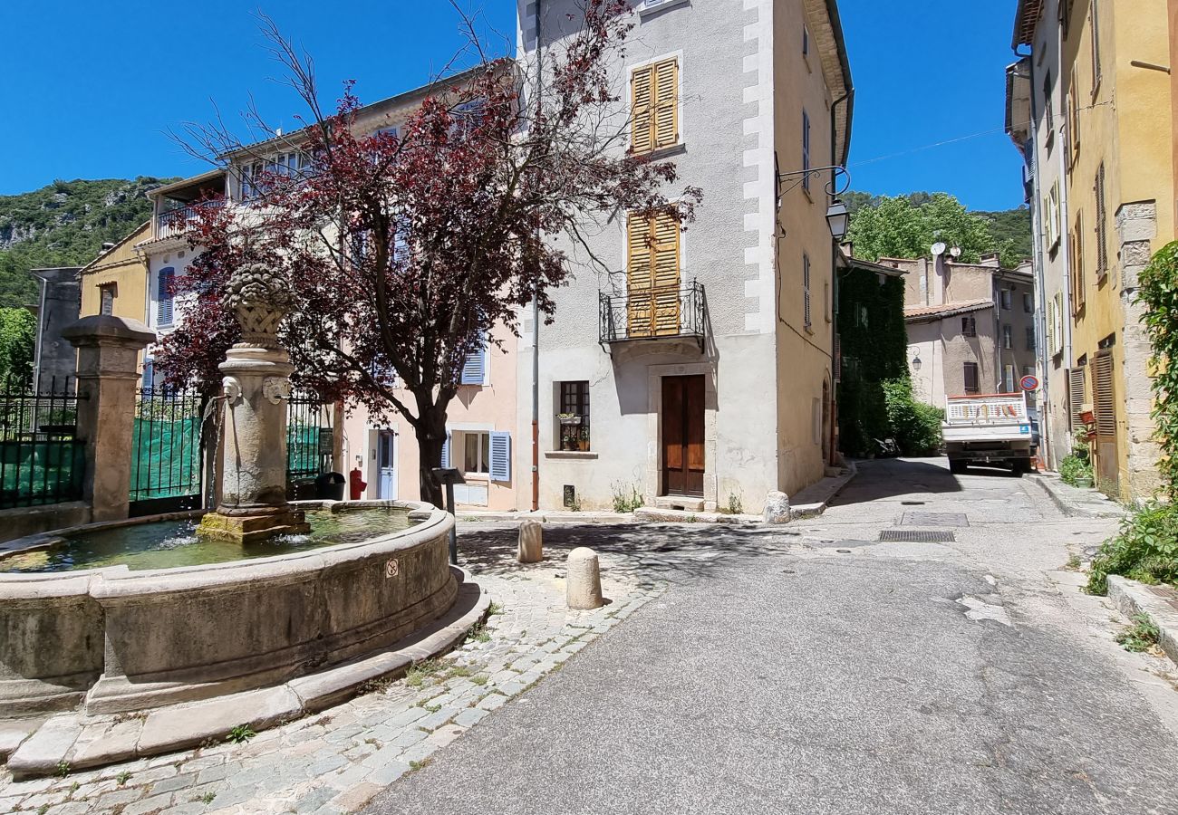 Maison mitoyenne à Méounes-lès-Montrieux - 83MENOU -Menous