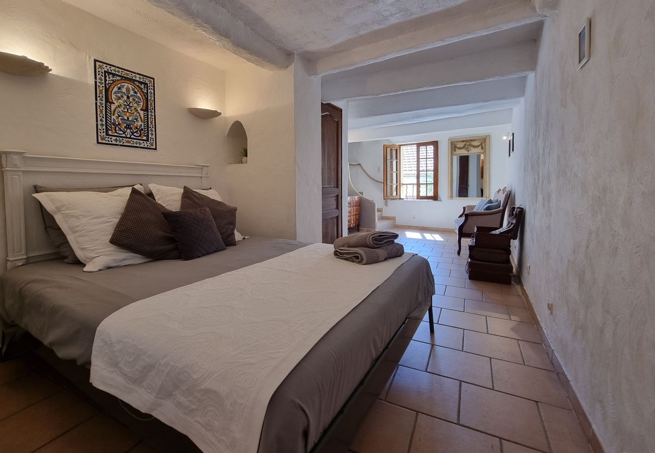 Maison mitoyenne à Méounes-lès-Montrieux - 83MENOU -Menous