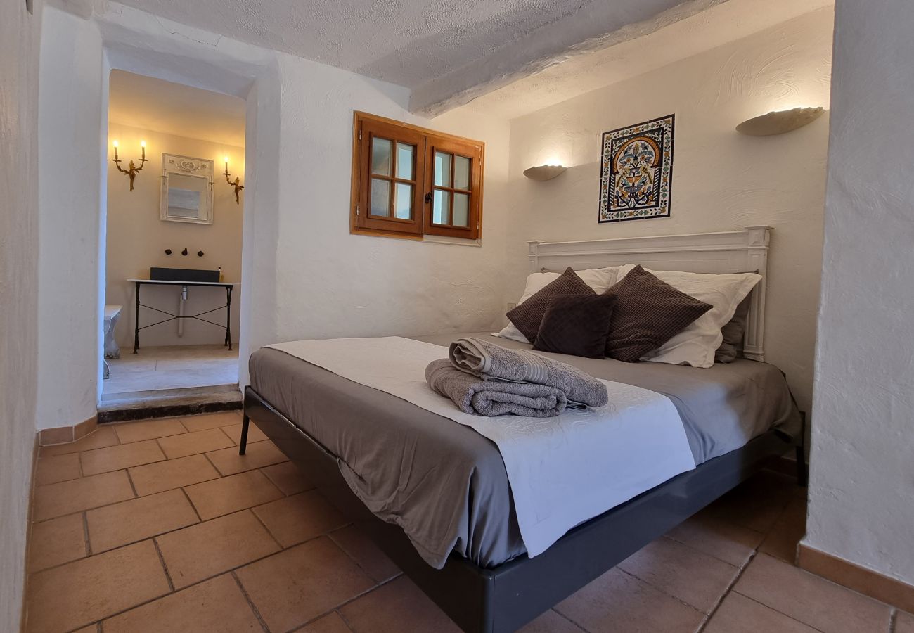 Maison mitoyenne à Méounes-lès-Montrieux - 83MENOU -Menous