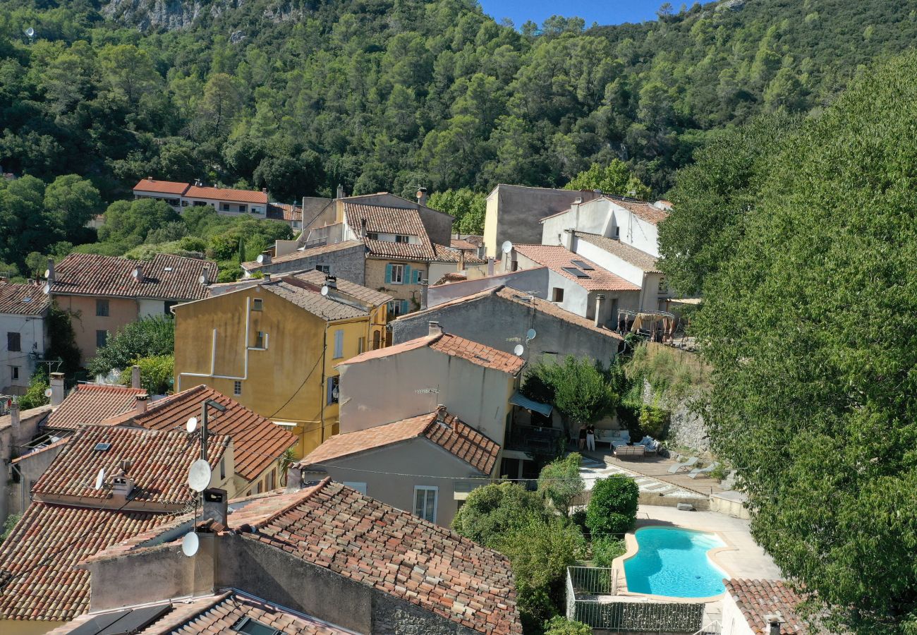 Maison mitoyenne à Méounes-lès-Montrieux - 83MENOU -Menous