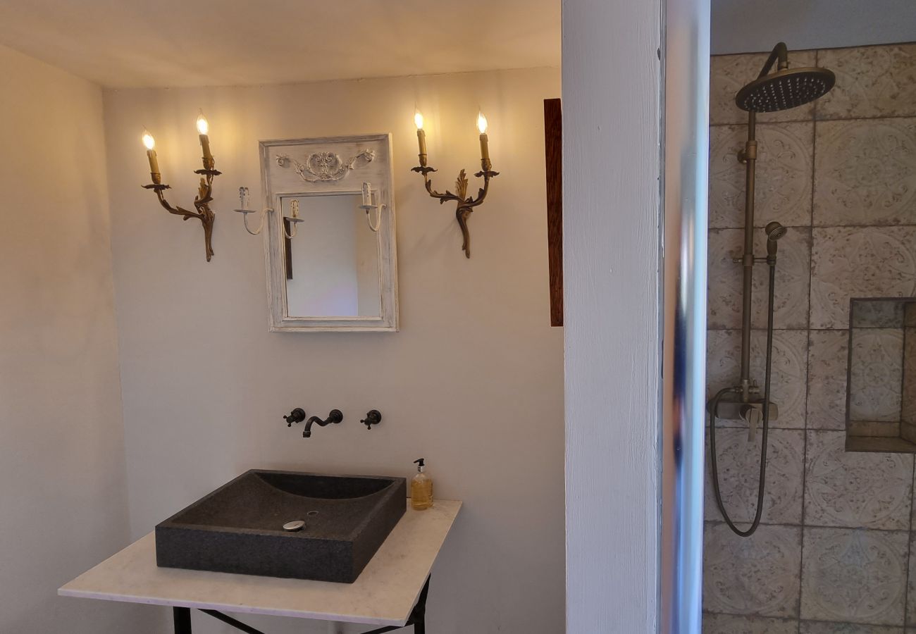 Maison mitoyenne à Méounes-lès-Montrieux - 83MENOU -Menous
