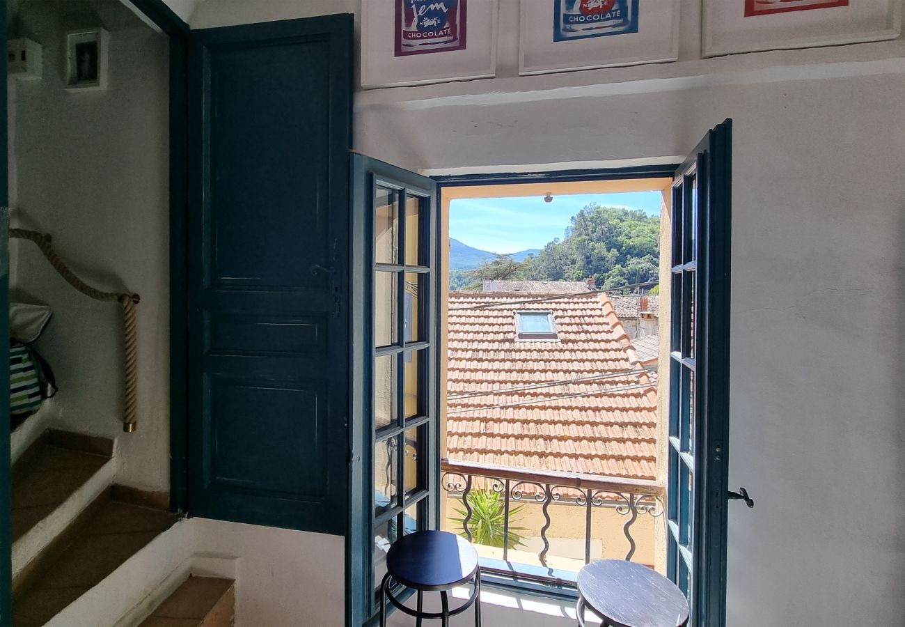 Maison mitoyenne à Méounes-lès-Montrieux - 83MENOU -Menous