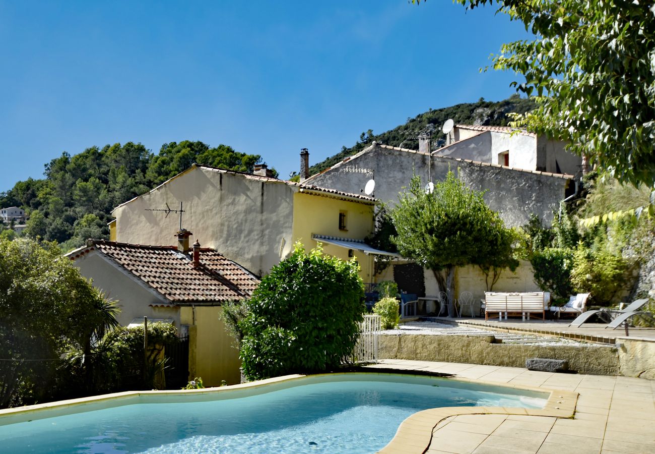 Maison mitoyenne à Méounes-lès-Montrieux - 83MENOU -Menous