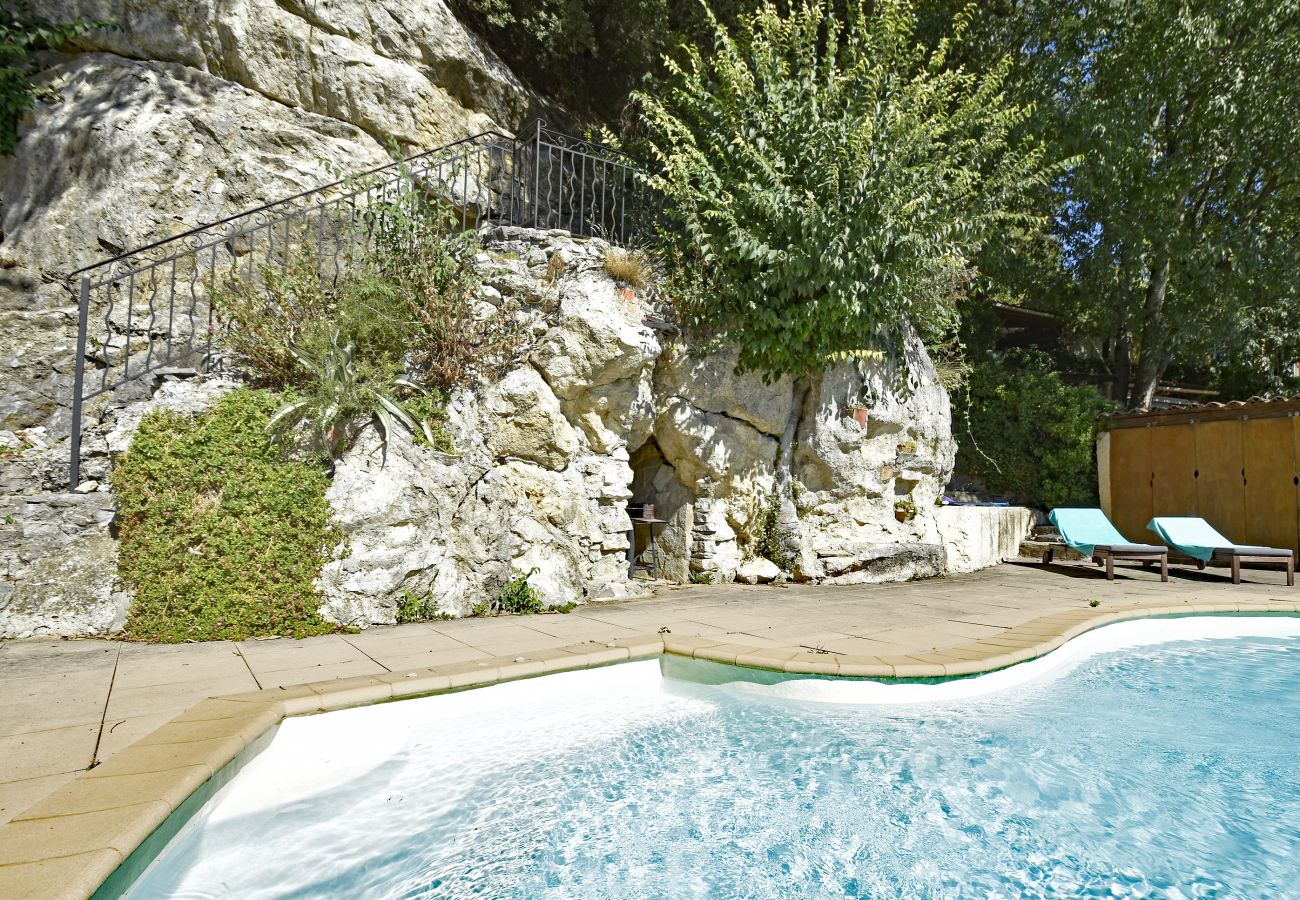 Maison mitoyenne à Méounes-lès-Montrieux - 83MENOU -Menous