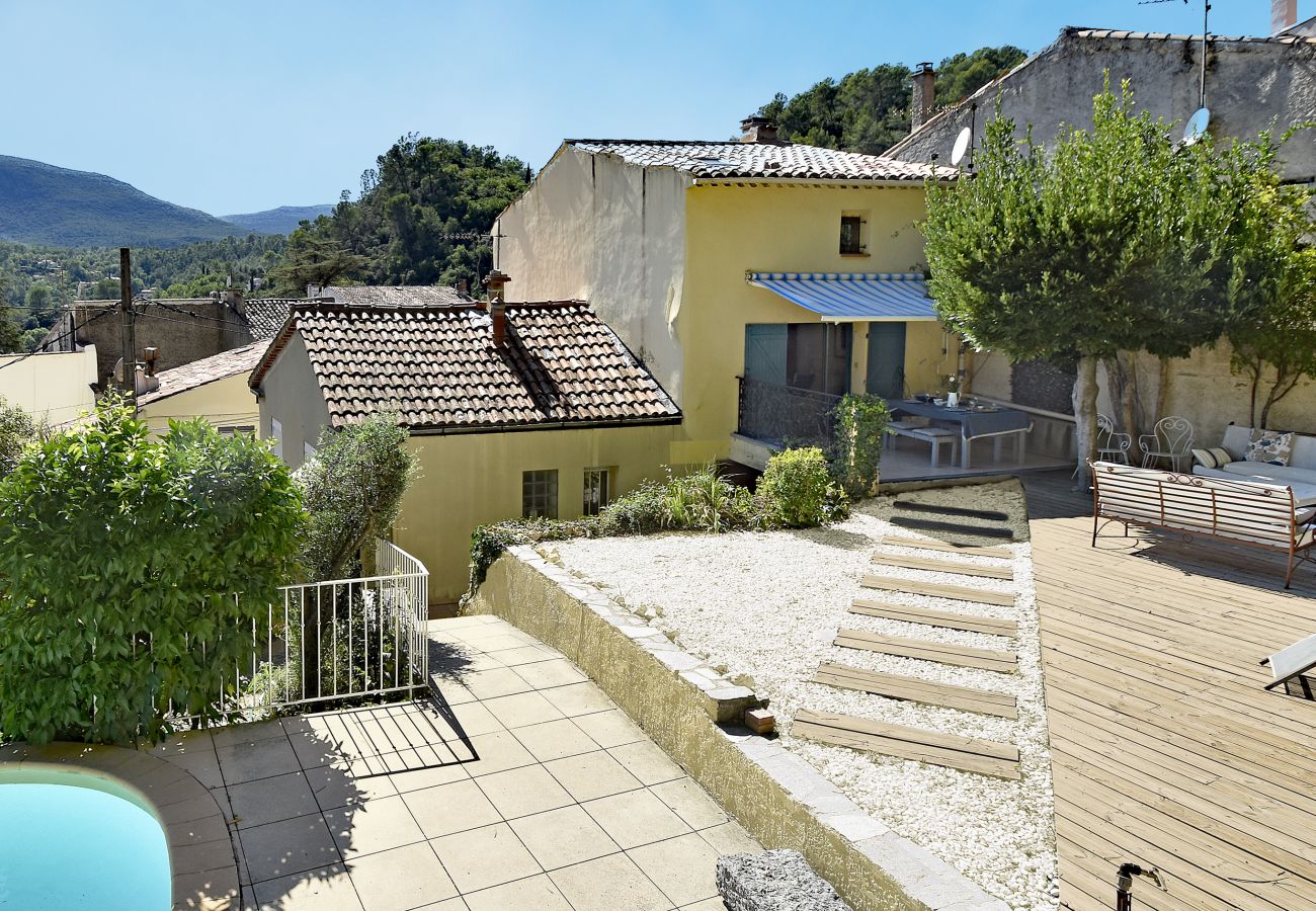 Maison mitoyenne à Méounes-lès-Montrieux - 83MENOU -Menous