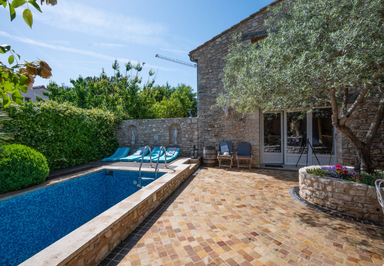 Villa in Aix-en-Provence - 13MAGA