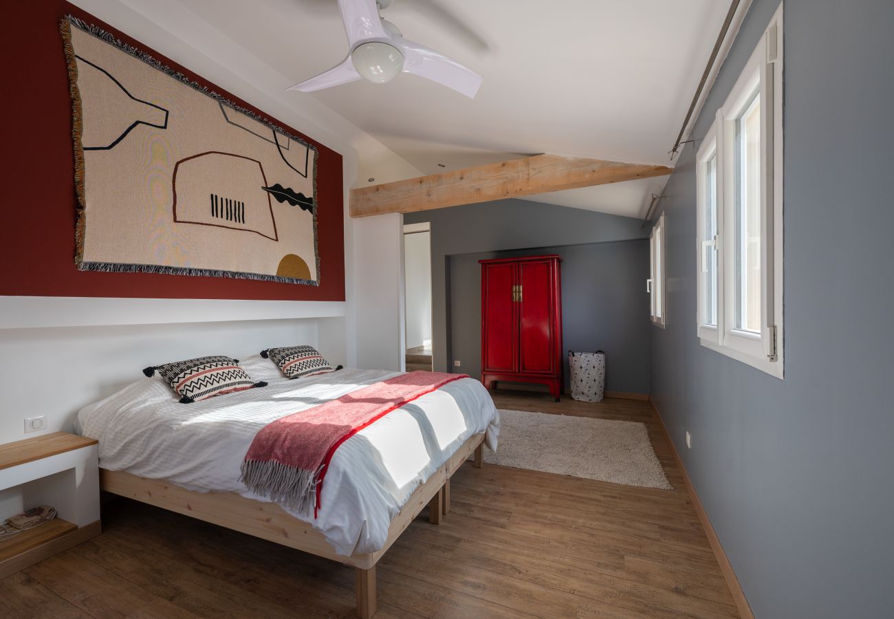 Comfortabele slaapkamer Villa 06TOUR - het toppunt van ultieme ontspanning in stijl