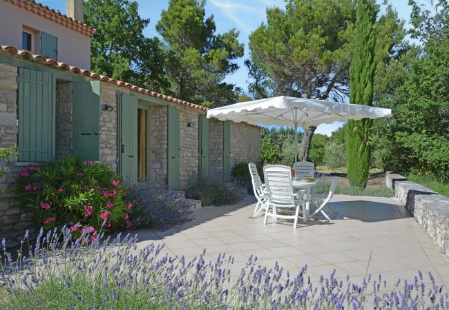 84LUCK, Lavendel terras met uitzicht, Murs, Lubéron, Provence, Zuid-Frankrijk
