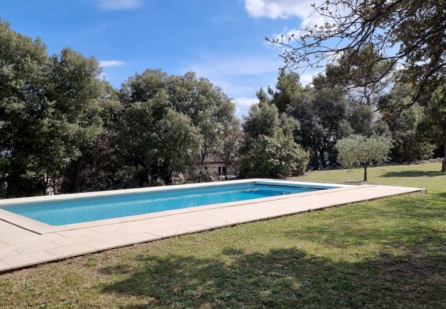 84LUCK, Beveiligd en verwarmd privézwembad, Murs, Provence, Zuid-Frankrijk