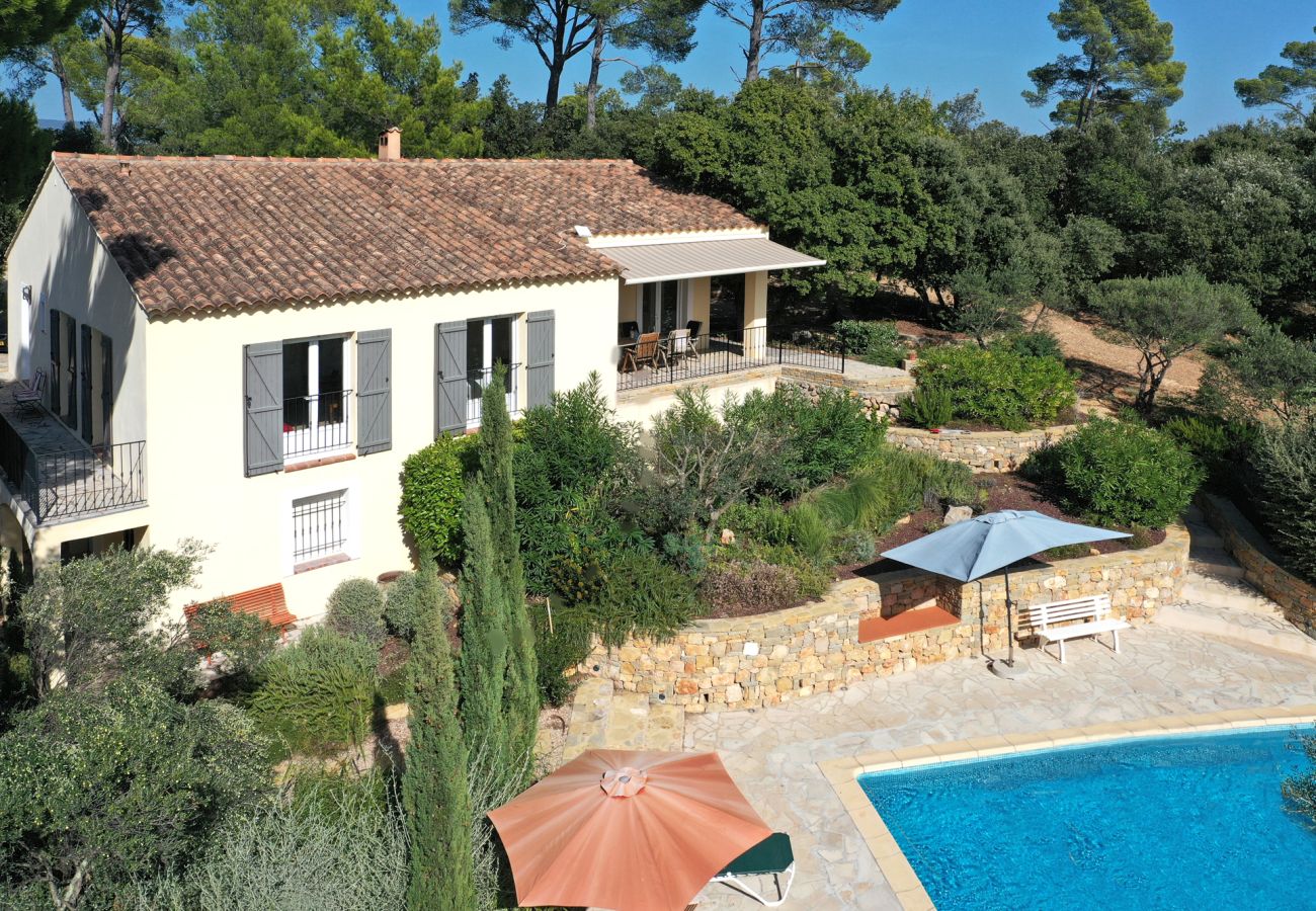 Villa Sygu met verwarmd zwembad, panoramisch uitzicht en omheind terrein in de Provence