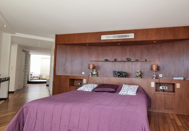 Villa 06LERI - Master Bedroom met Dressing en Badkamer - Théoule-sur Mer, Côte d'Azur