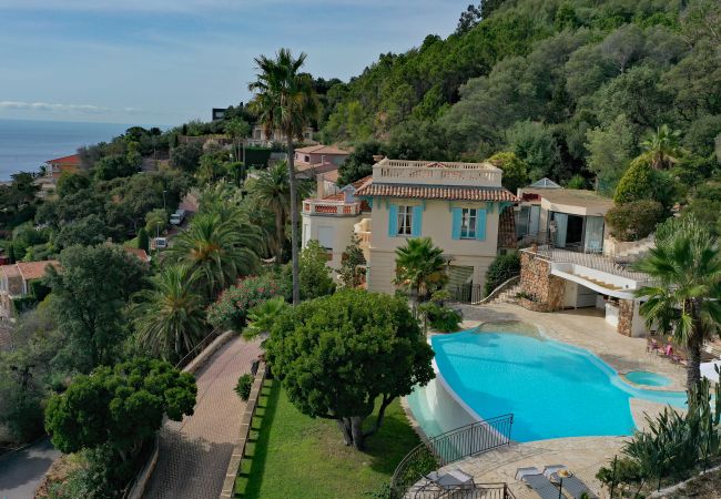 Villa 06LERI - Beveiligd en verwarmd zwembad met zomerkeuken - Théoule-sur-Mer, Côte d'Azur