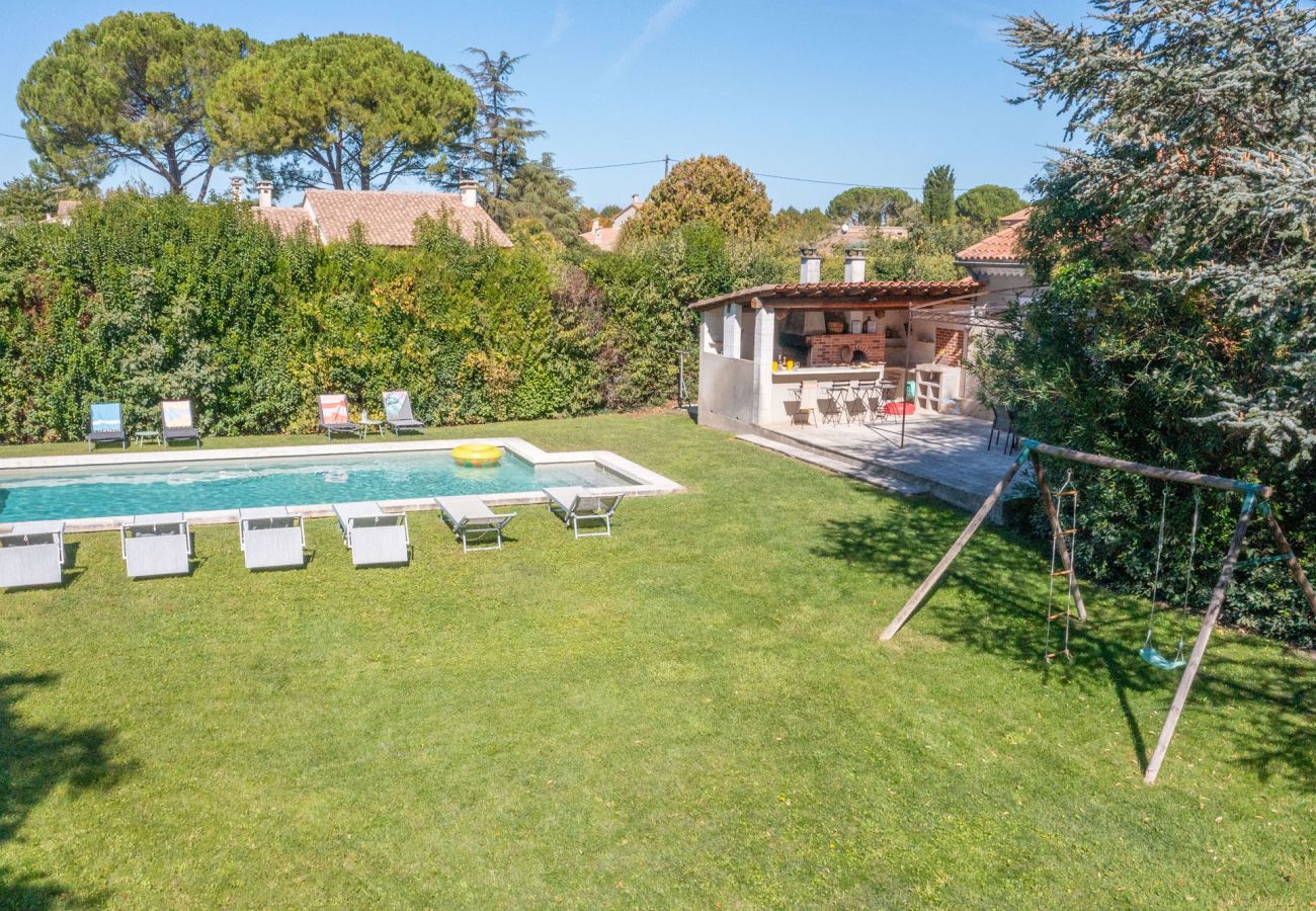 Villa in Saint-Etienne-du-Grès - La Bastide des Alpilles