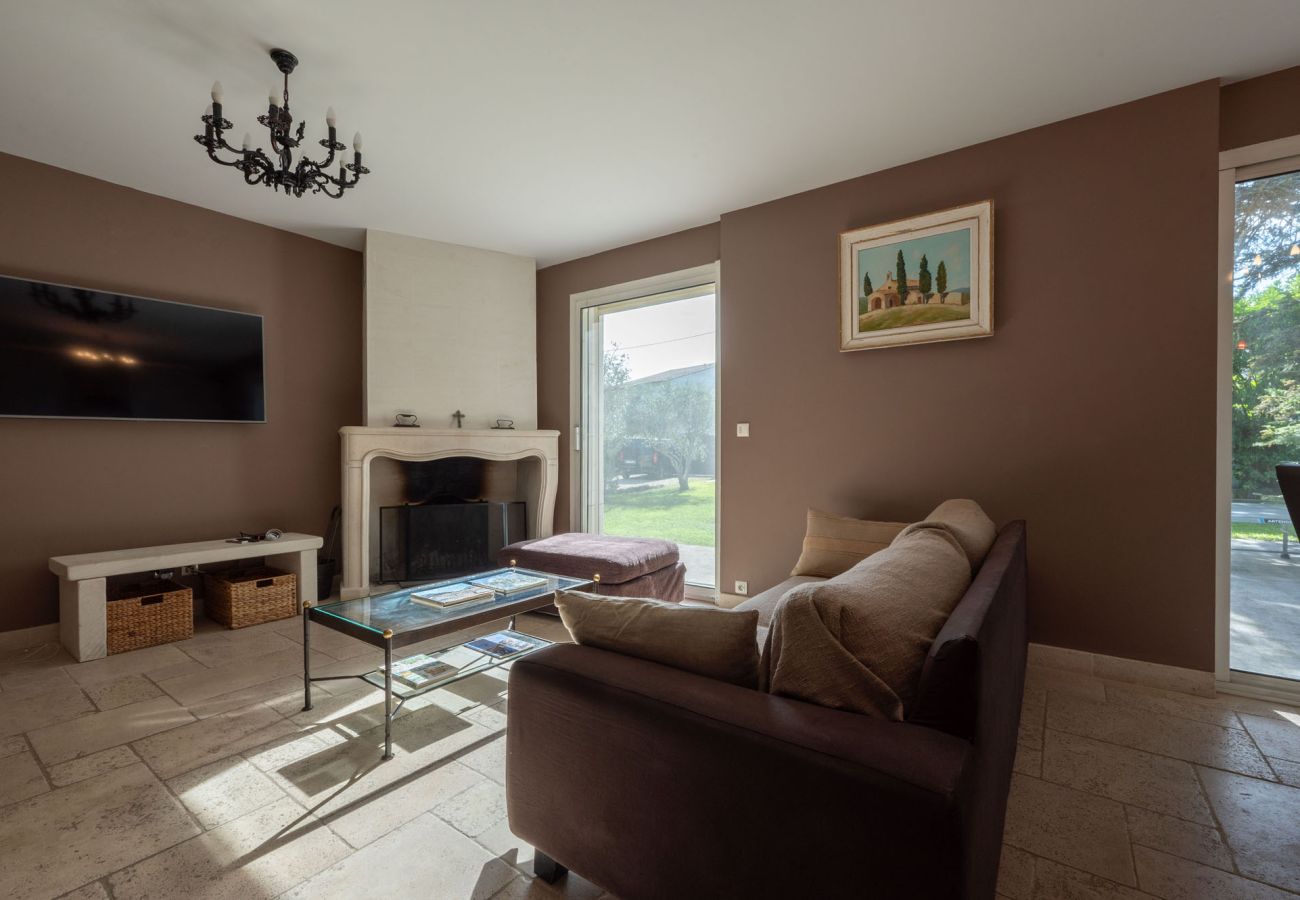 Villa in Saint-Etienne-du-Grès - La Bastide des Alpilles