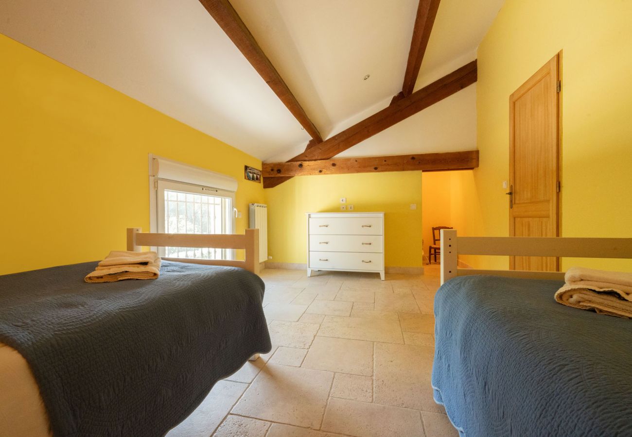 Villa in Saint-Etienne-du-Grès - La Bastide des Alpilles