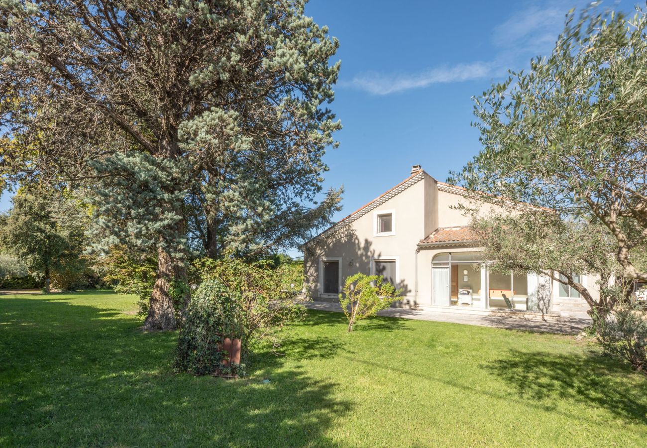 Villa in Saint-Etienne-du-Grès - La Bastide des Alpilles