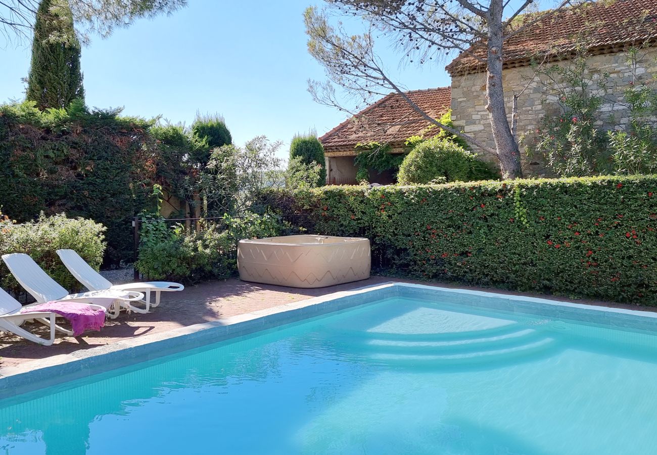 Villa in Saint-Césaire-de-Gauzignan - La Vigneronne